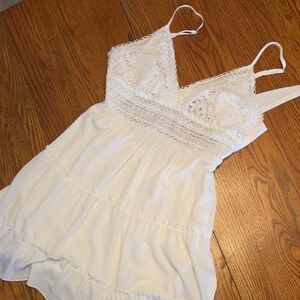 Elegant White Lace Backless Dress